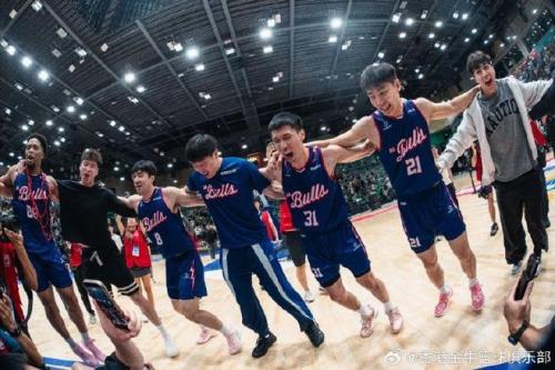 媒体人：香港金牛令人印象深刻的除了三连冠还有深耕球迷文化