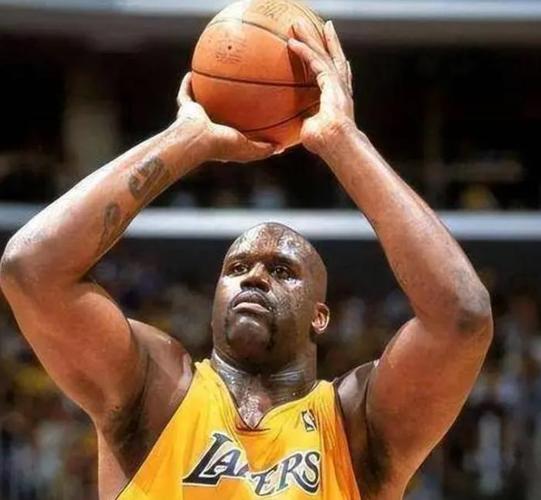 《NBA中锋体重：他们为何如此重？揭秘那些“巨无霸”的秘密！》