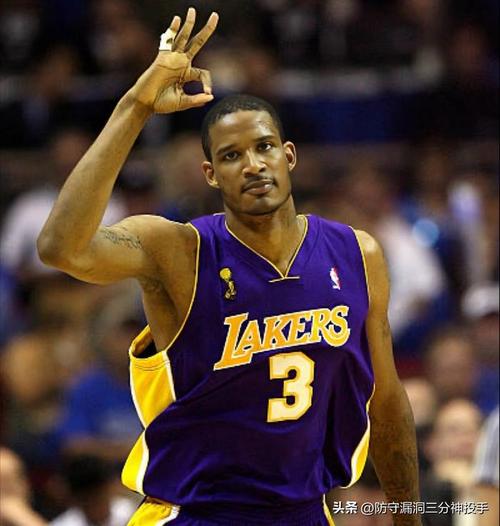 NBA历史三分王：那些投篮如雨的点灯人，谁才是真正的“神投手”？