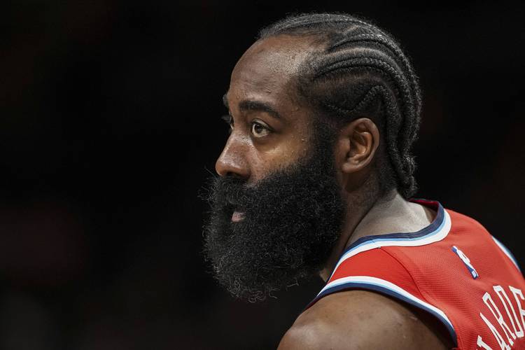 NBA历史上一生无冠的球员都有哪些？这真是一个让人心头一紧的问题。想象一下，那些在赛场上拼尽全力，却