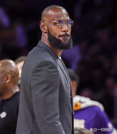 《NBA最新年薪出炉！球星们的工资袋又要鼓起来啦！》