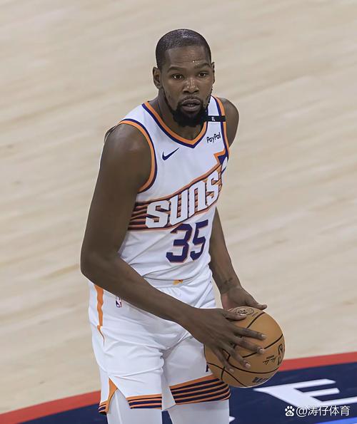 《NBA最强杜兰特技能盘点：飞天遁地，无解输出！》