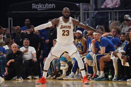 NBA历史前五小前锋：球场上的舞者，谁才是最闪亮的星？🌟