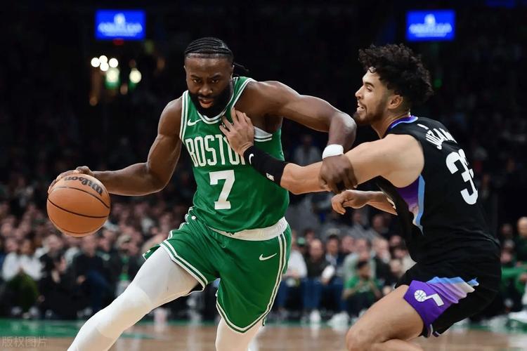 《NBA总决赛第七场：凯尔特人决战之夜，生死战一触即发！》