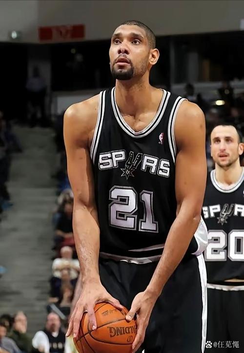 《NBA中锋界最强者大盘点：谁才是篮下的巨无霸？》