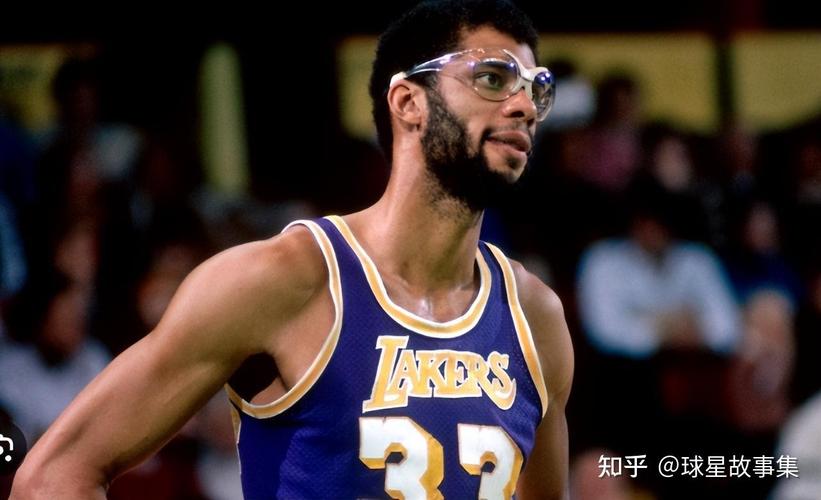 NBA历史上最强的中锋：那巨人般的身影，独步江湖！