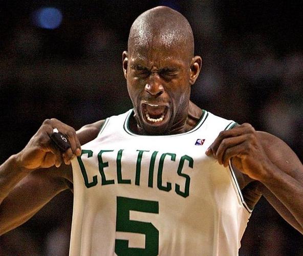 《NBA最前线加内特50佳球：那些让篮球飞舞的经典瞬间！》