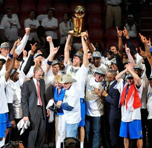 《NBA总决赛MVP奖杯：那座闪耀的荣耀之巅！》