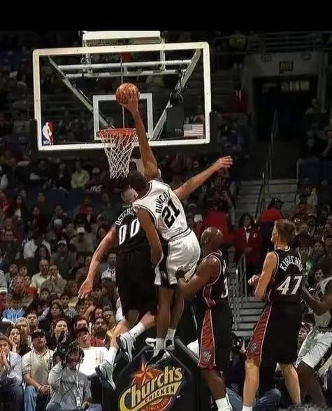 NBA历史上最伟大的大前锋：铁血硬汉，篮下的巨无霸