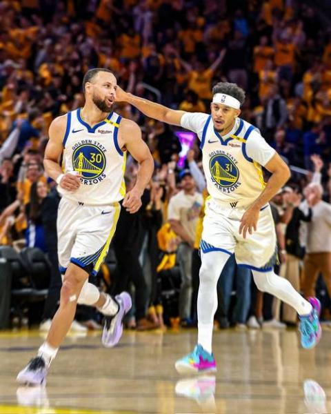 《NBA总决赛激战正酣，库里三分雨助力勇士逆袭！》