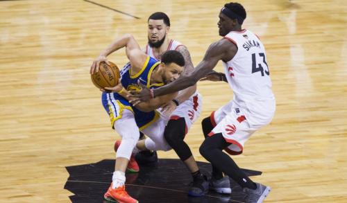 《NBA总决赛第四战激战正酣，火药味十足，你准备好了吗？》